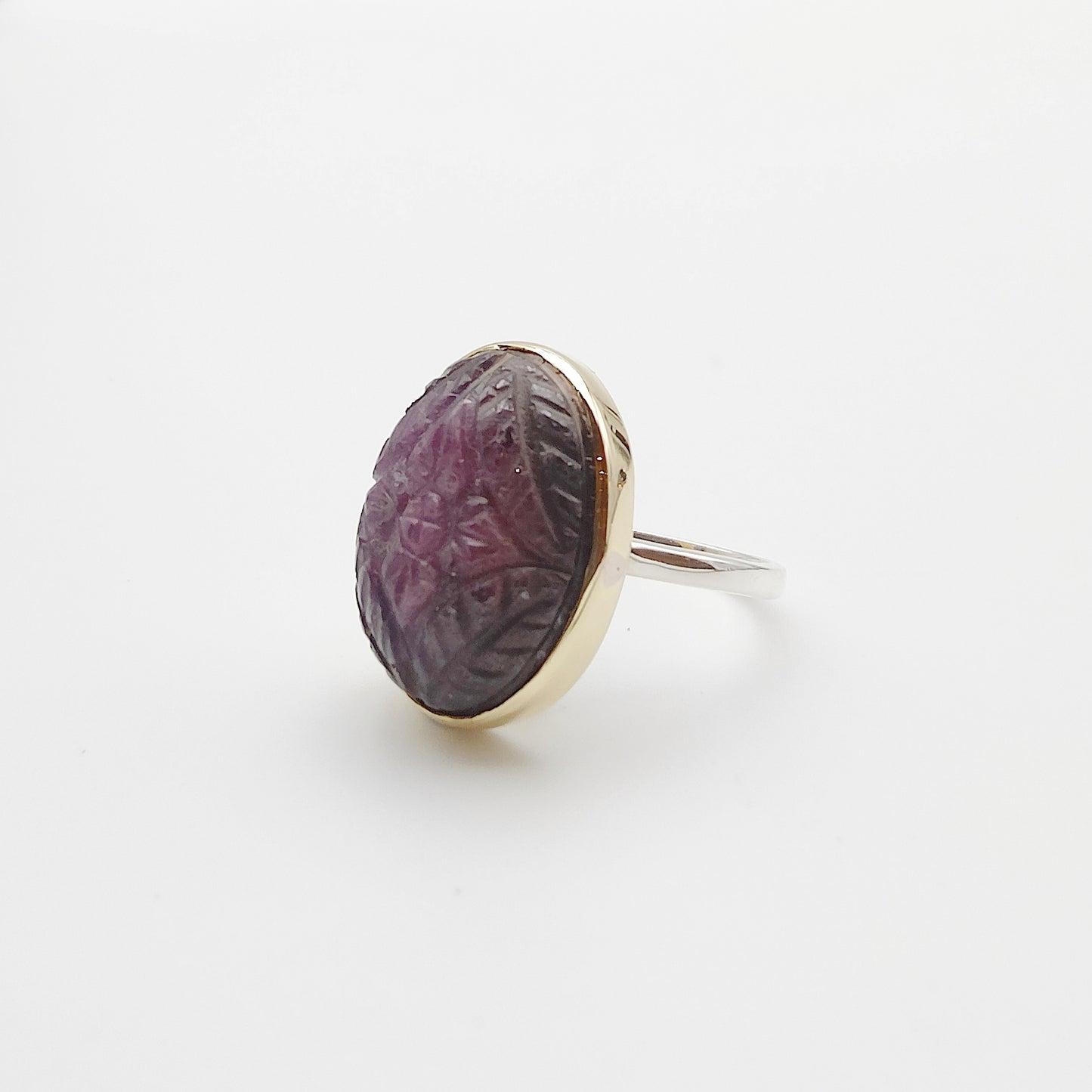Bague rubis gravé ovale